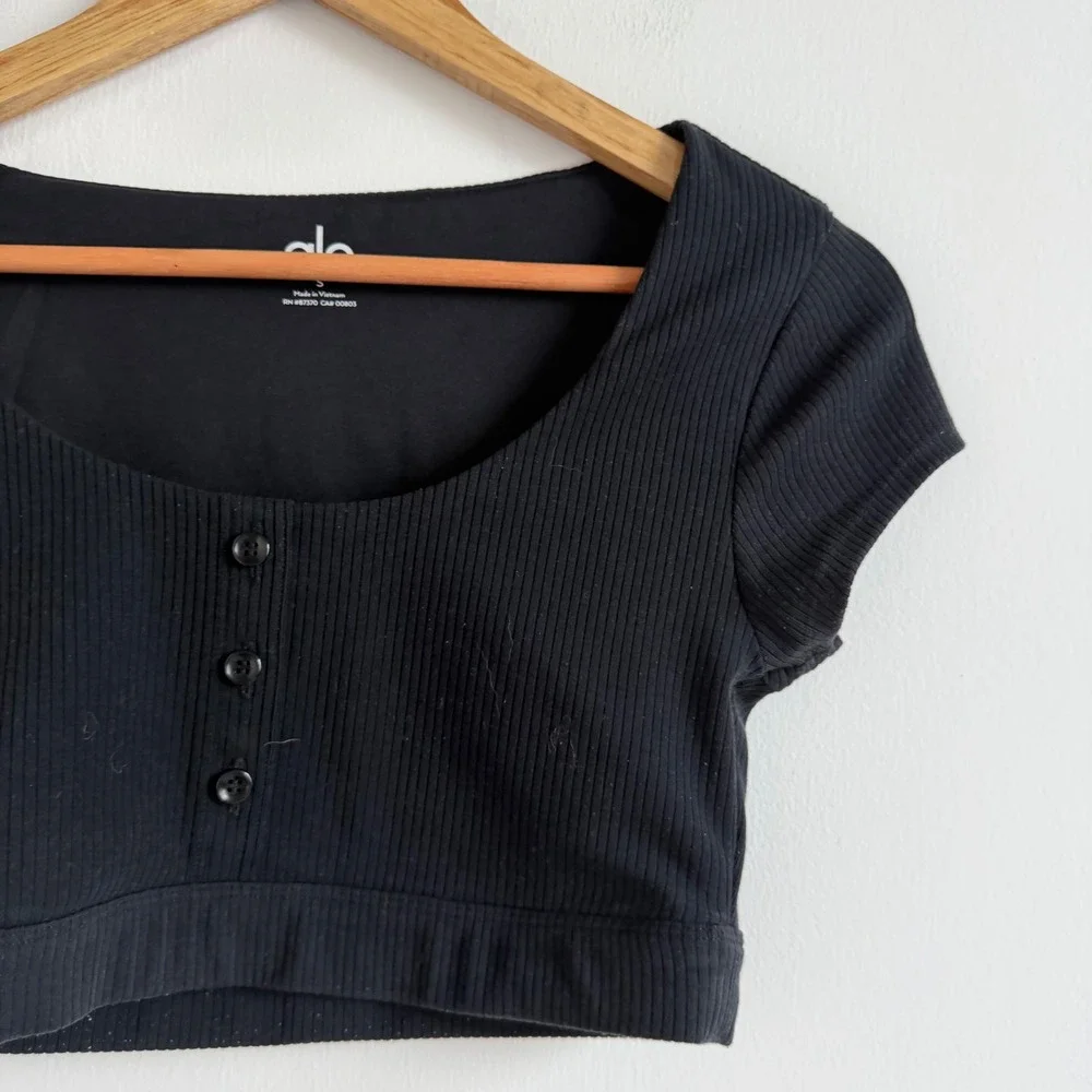 Alo Yoga Blissful Henley Black Crop Top Women's‎ Size Small